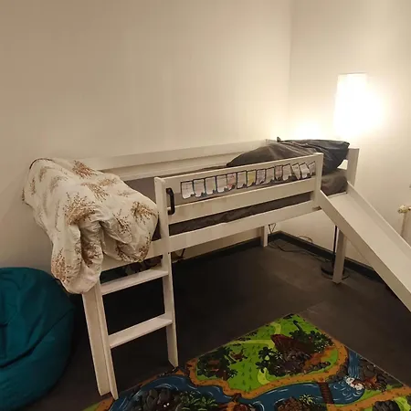 2 Gaestezimmer Mit Zwei Einzelbetten Und Einem Schlafsofa ホームステイ *