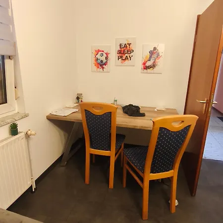 2 Gaestezimmer Mit Zwei Einzelbetten Und Einem Schlafsofa ホームステイ