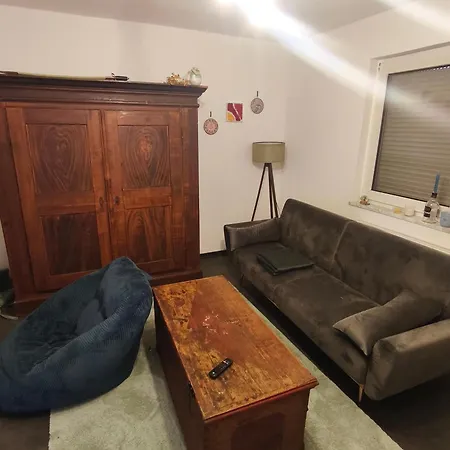2 Gaestezimmer Mit Zwei Einzelbetten Und Einem Schlafsofa ホームステイ